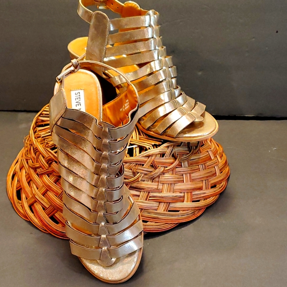 Steve Madden Strappy Gladiator  Gold Leather Heels Size 9M 3.5 in heels